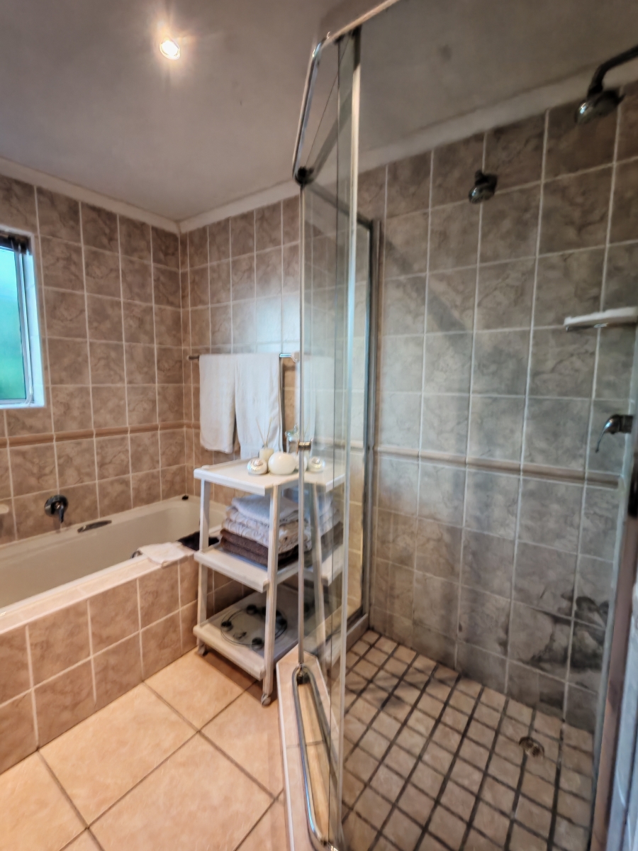 4 Bedroom Property for Sale in De Kelders Western Cape